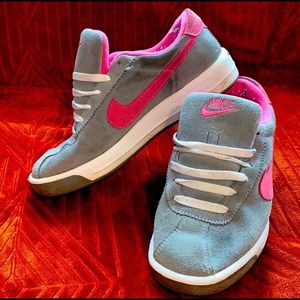 Nike Women's Sneakers in Gray and Pink